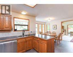 Eating area - 8892 Henderson Ave, Black Creek, BC V9J1A5 Photo 14