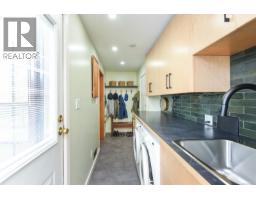 8892 Henderson Ave, Black Creek, BC V9J1A5 Photo 35