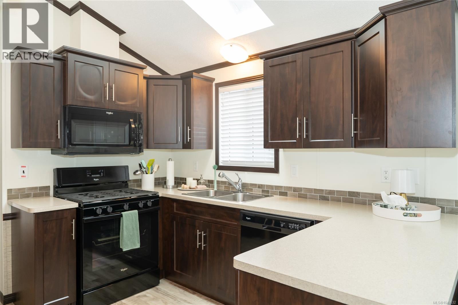#10 10257 South Shore Rd - Image 13