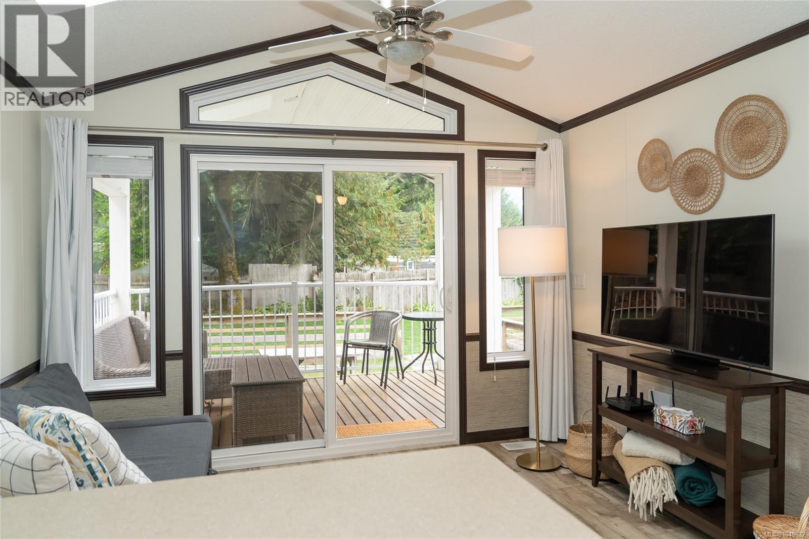 #10 10257 South Shore Rd - Image 11