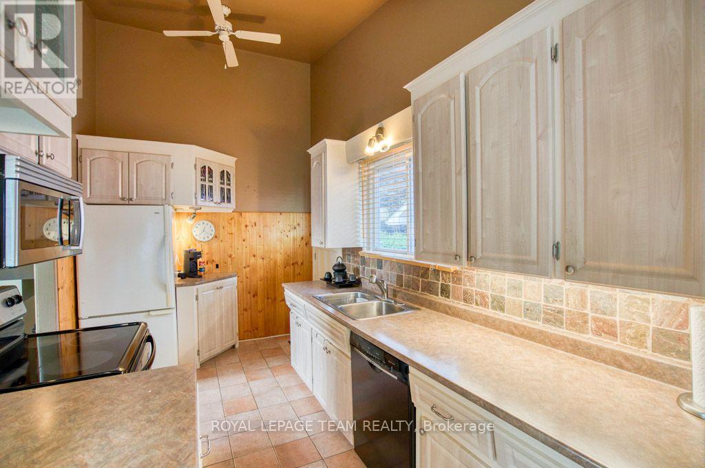 220 ANCASTER AVENUE, Ottawa. Luxury613. By Peter Sagos - Image 19