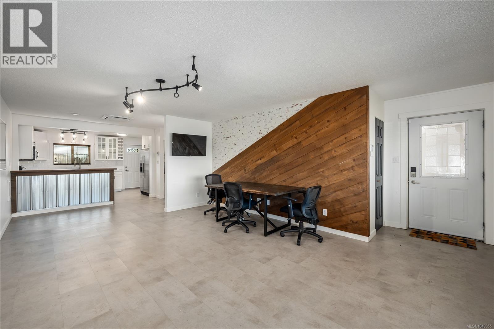 2206/2204 Petersen Pl - Image 4