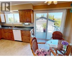 7251 Hazelton Street, Powell River, BC  Photo 14