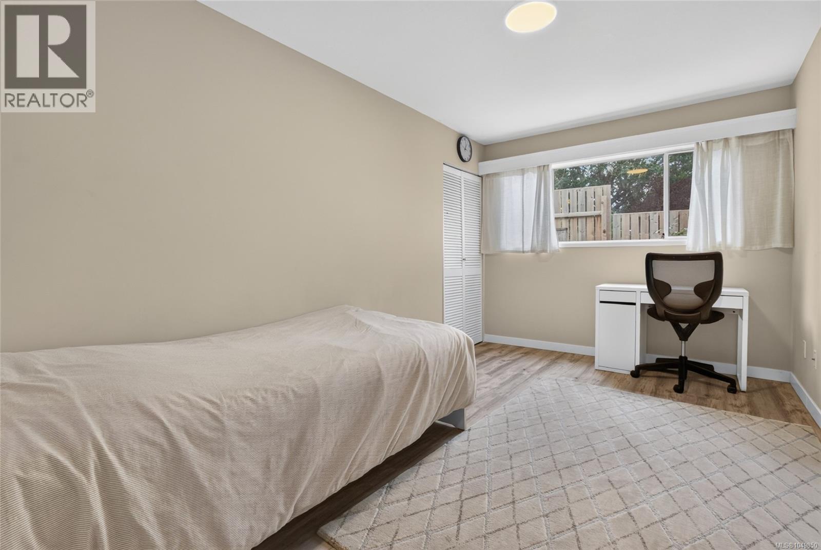 936 Arbutus Ave - Image 22