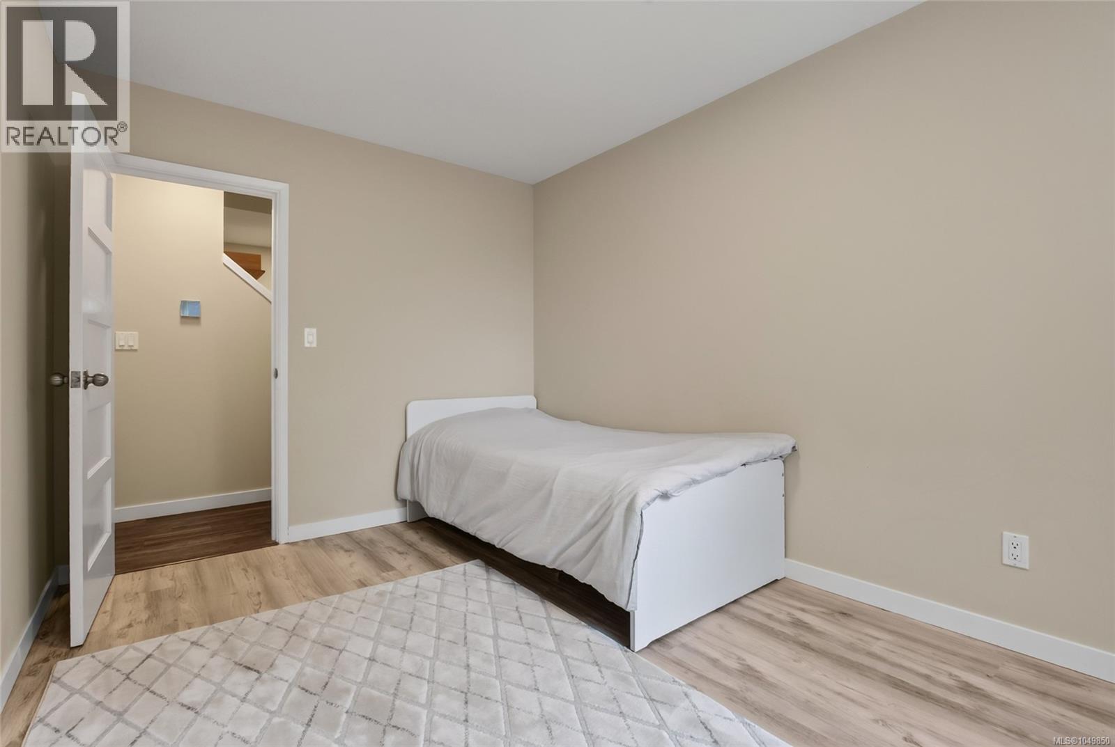 936 Arbutus Ave - 23