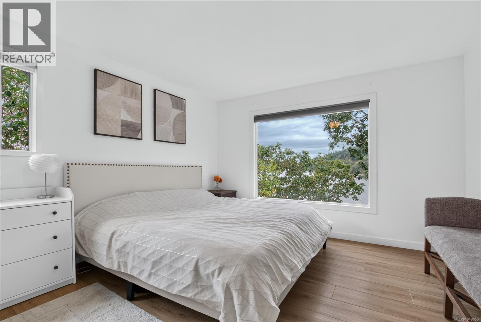 936 Arbutus Ave - 25