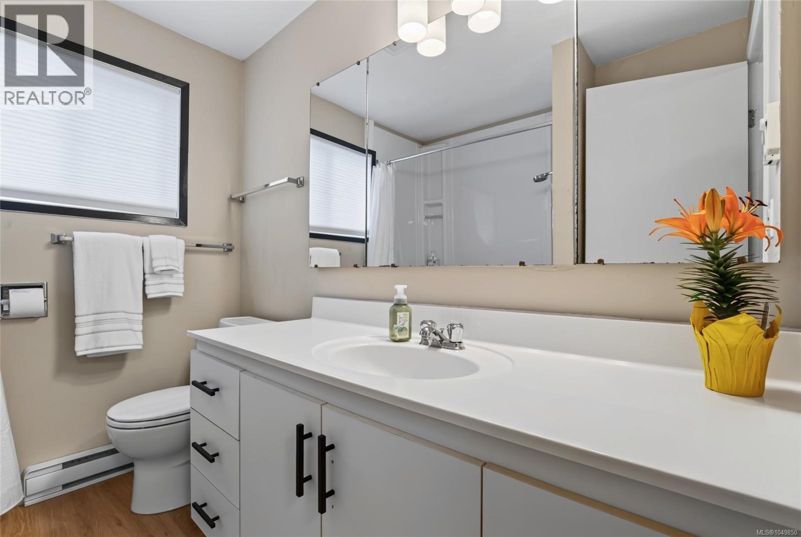 936 Arbutus Ave - Image 37