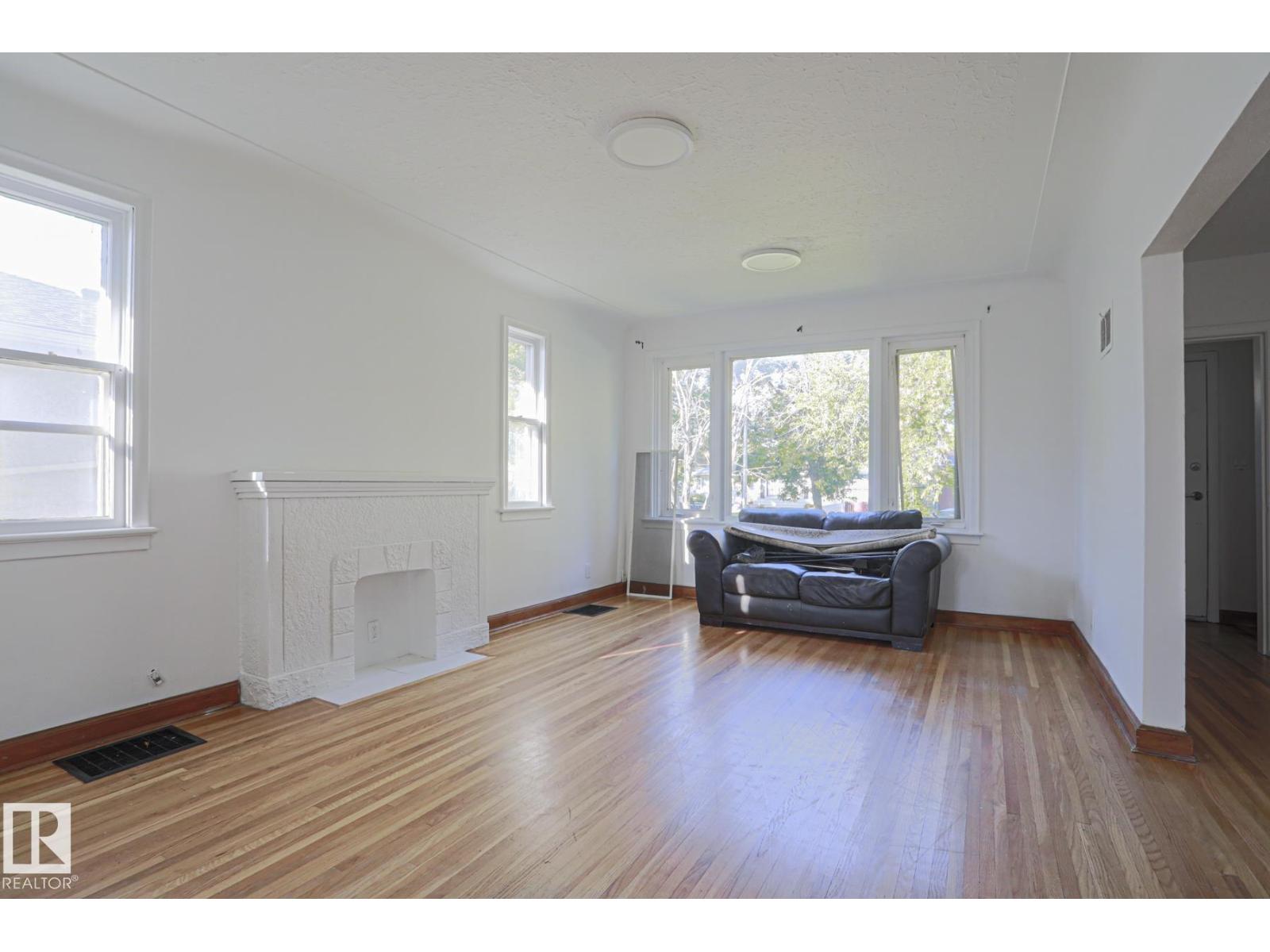 13129 101 St NW, Lauderdale — photo 4 of 26