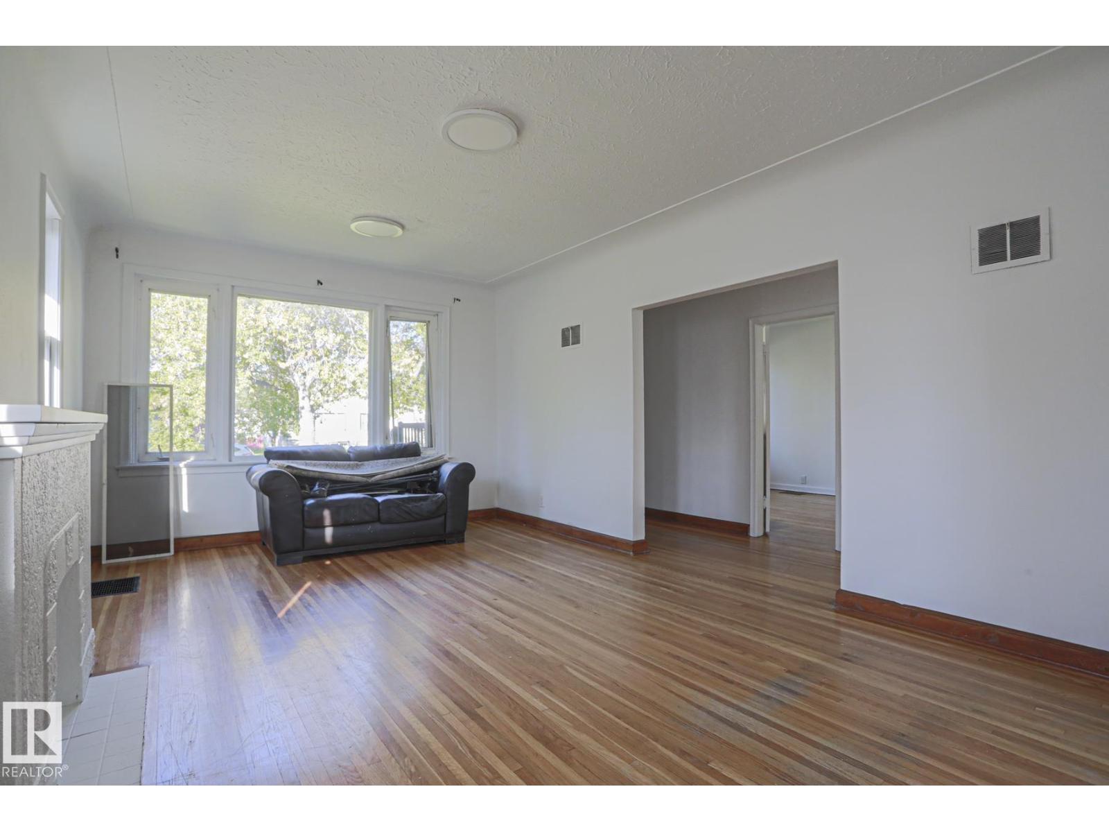 13129 101 St NW, Lauderdale — photo 3 of 26