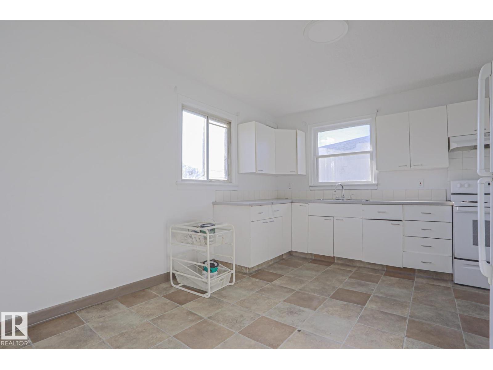 13129 101 St NW, Lauderdale — photo 10 of 26