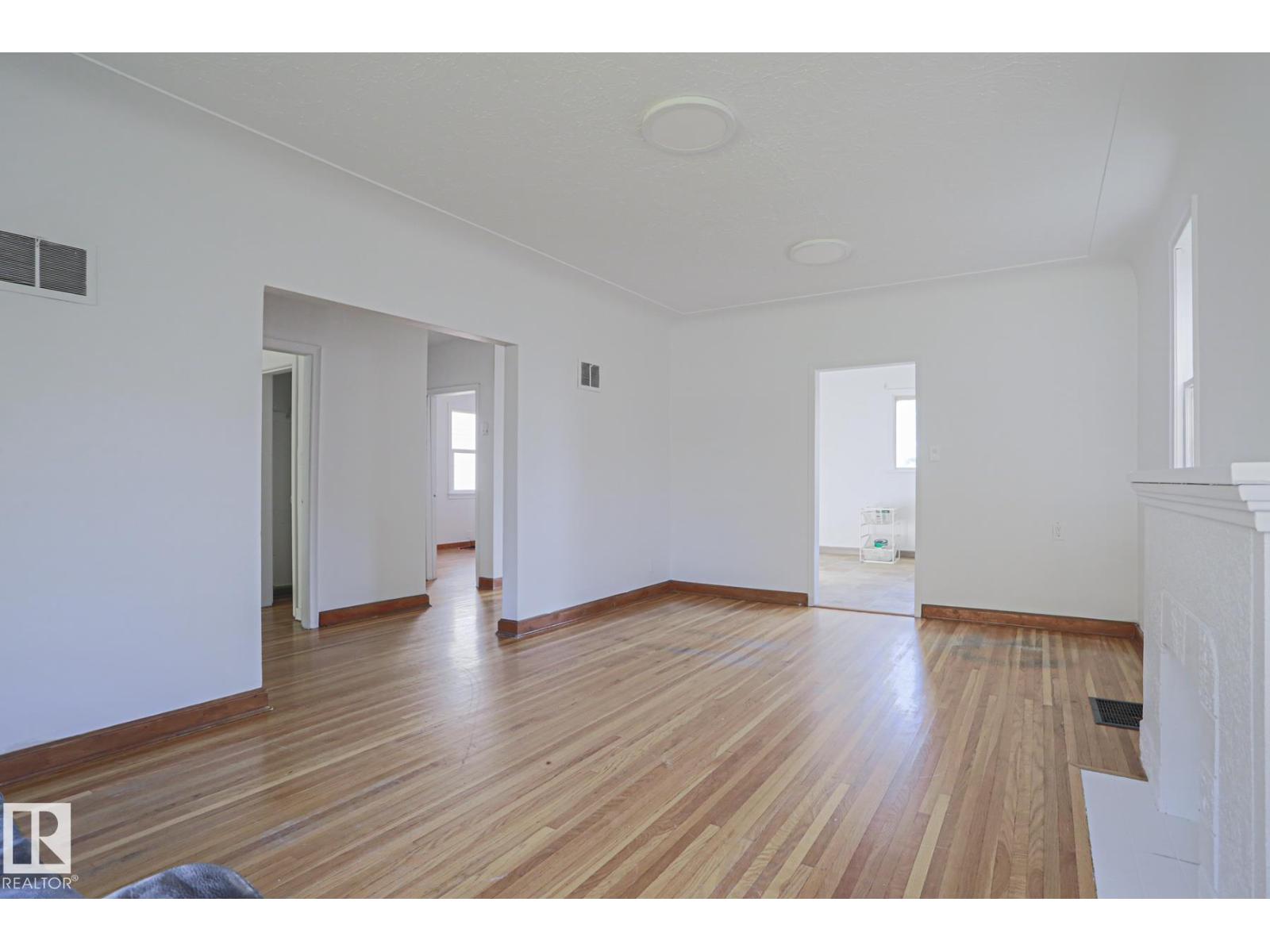 13129 101 St NW, Lauderdale — photo 13 of 26