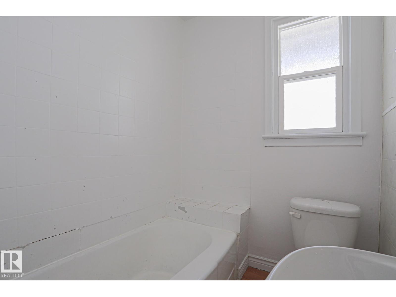13129 101 St NW, Lauderdale — photo 18 of 26