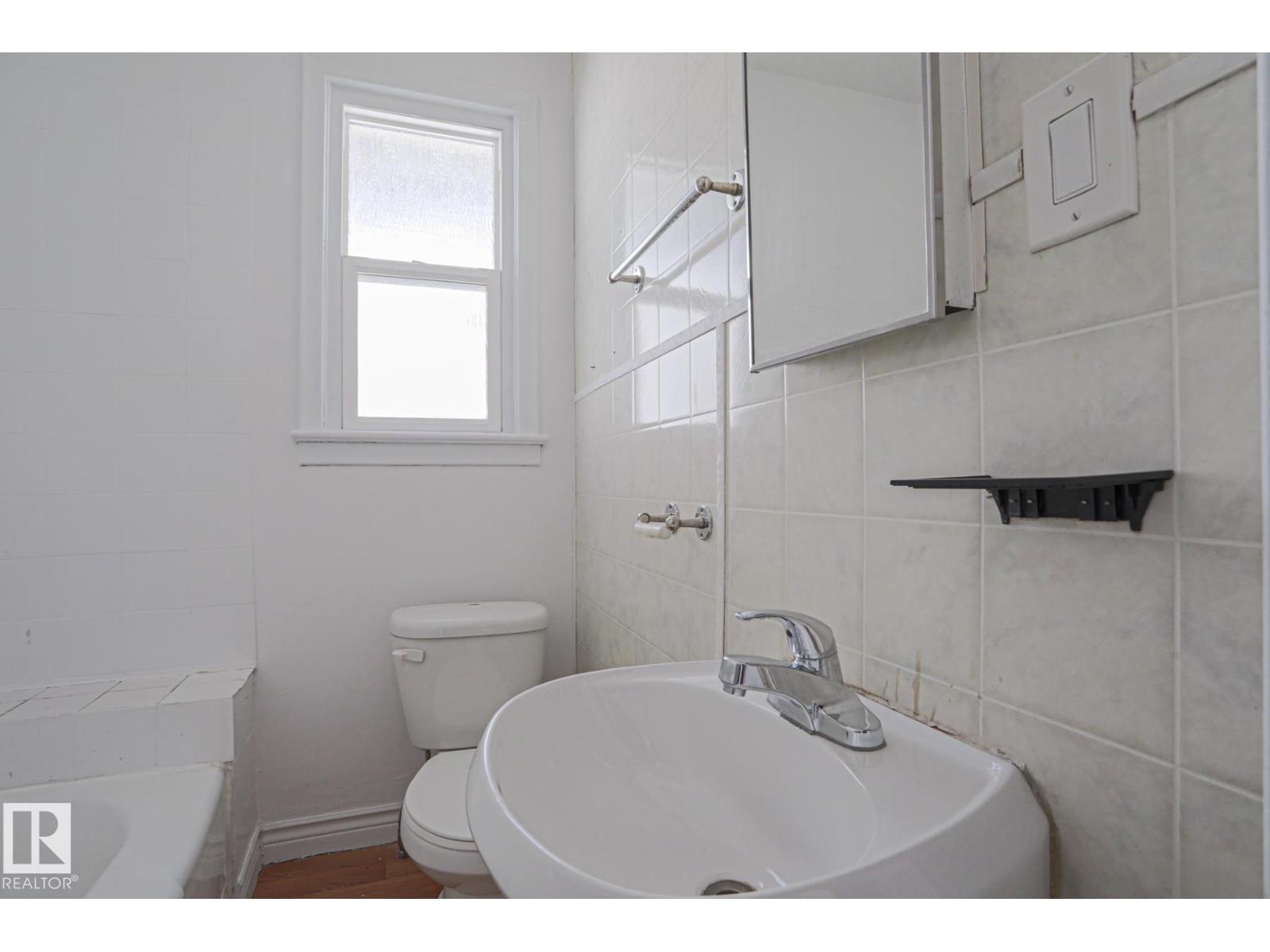 13129 101 St NW, Lauderdale — photo 17 of 26
