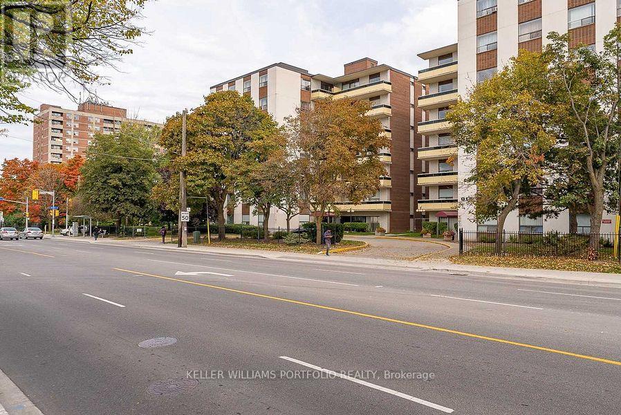 Photo of 921 Midland Avenue