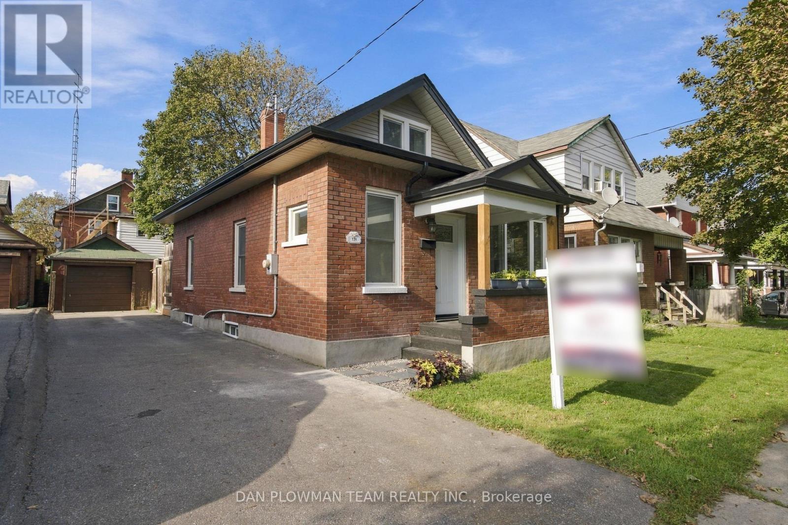 224 Arthur Street, Oshawa, ON photo 2