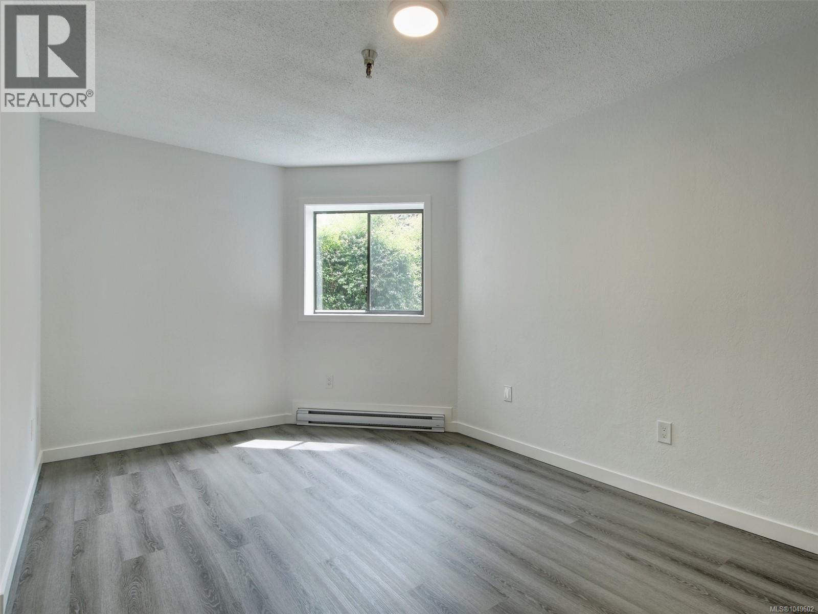 205 75 Gorge Road West, Saanich