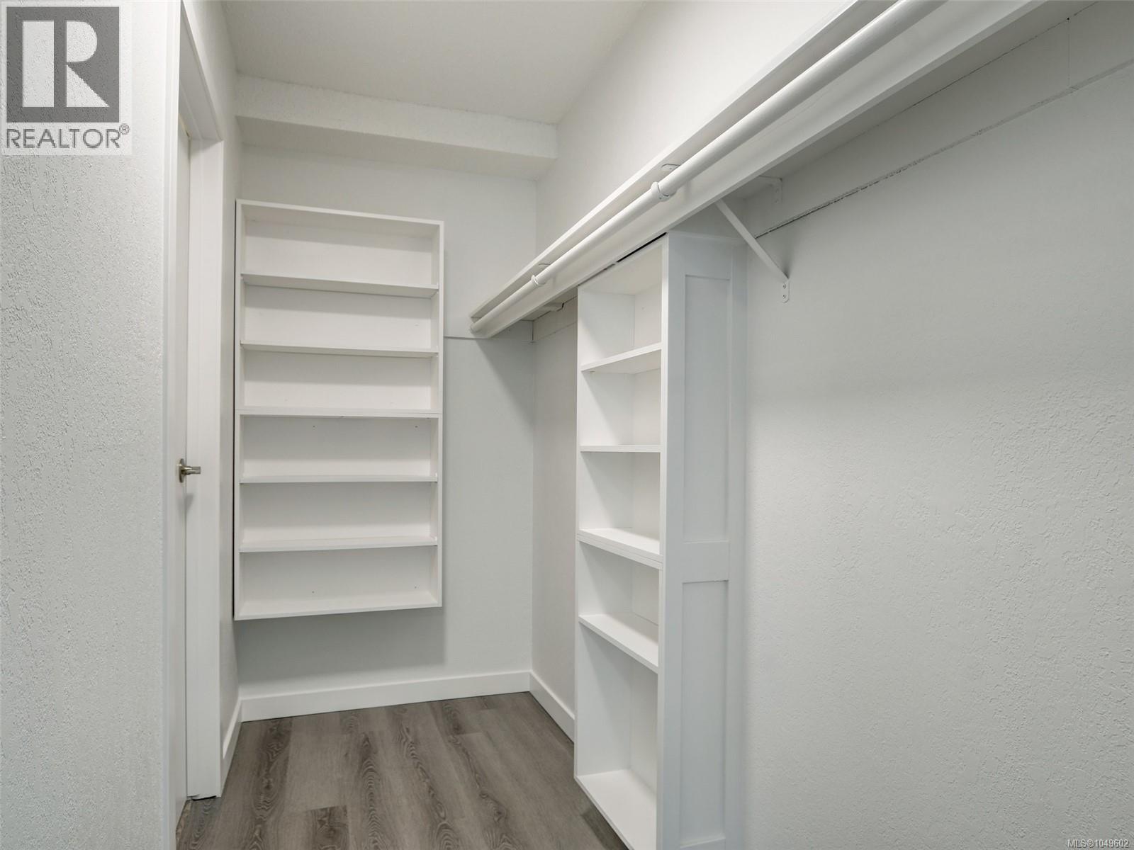 205 75 Gorge Road West, Saanich