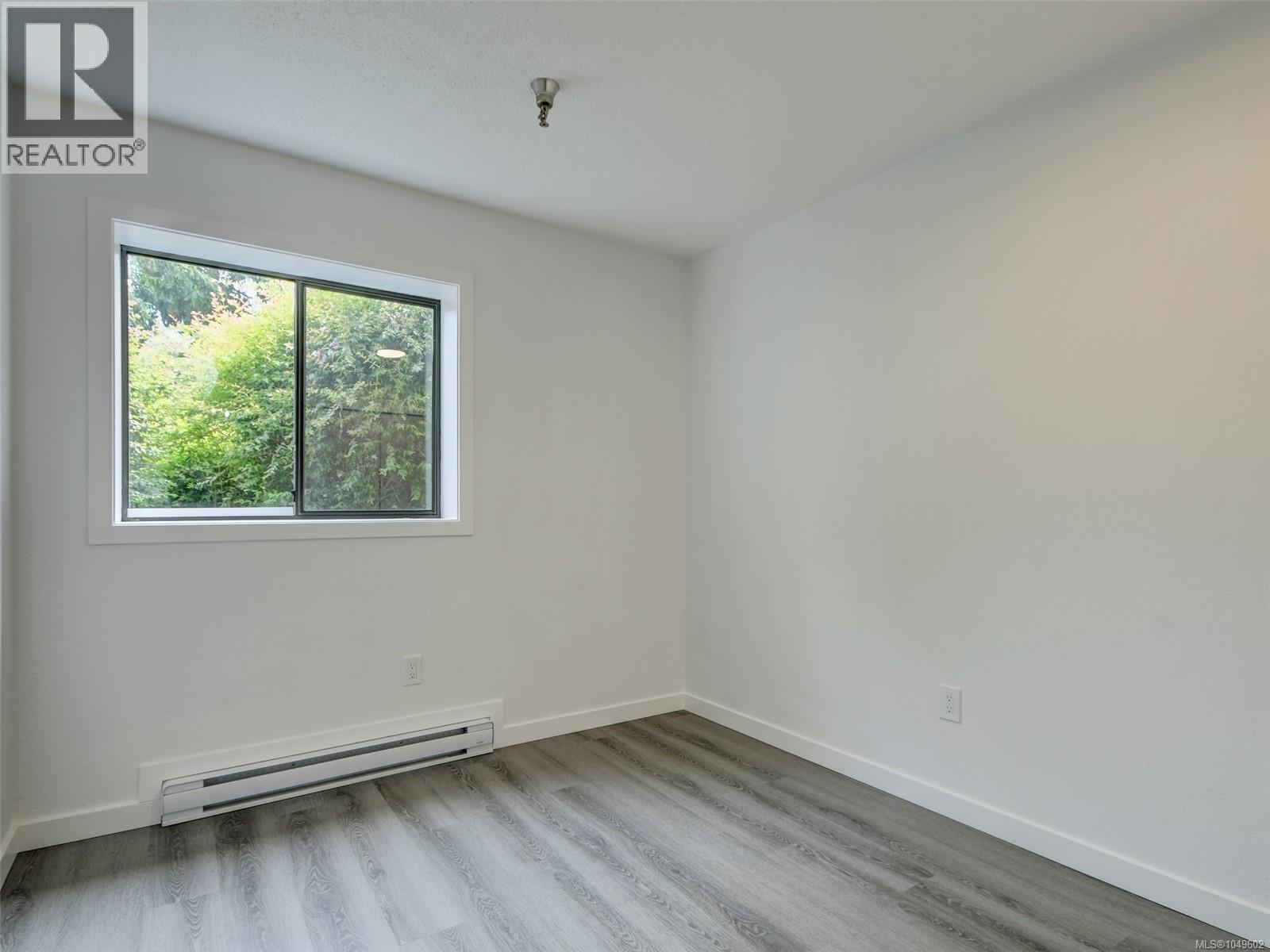 205 75 Gorge Road West, Saanich