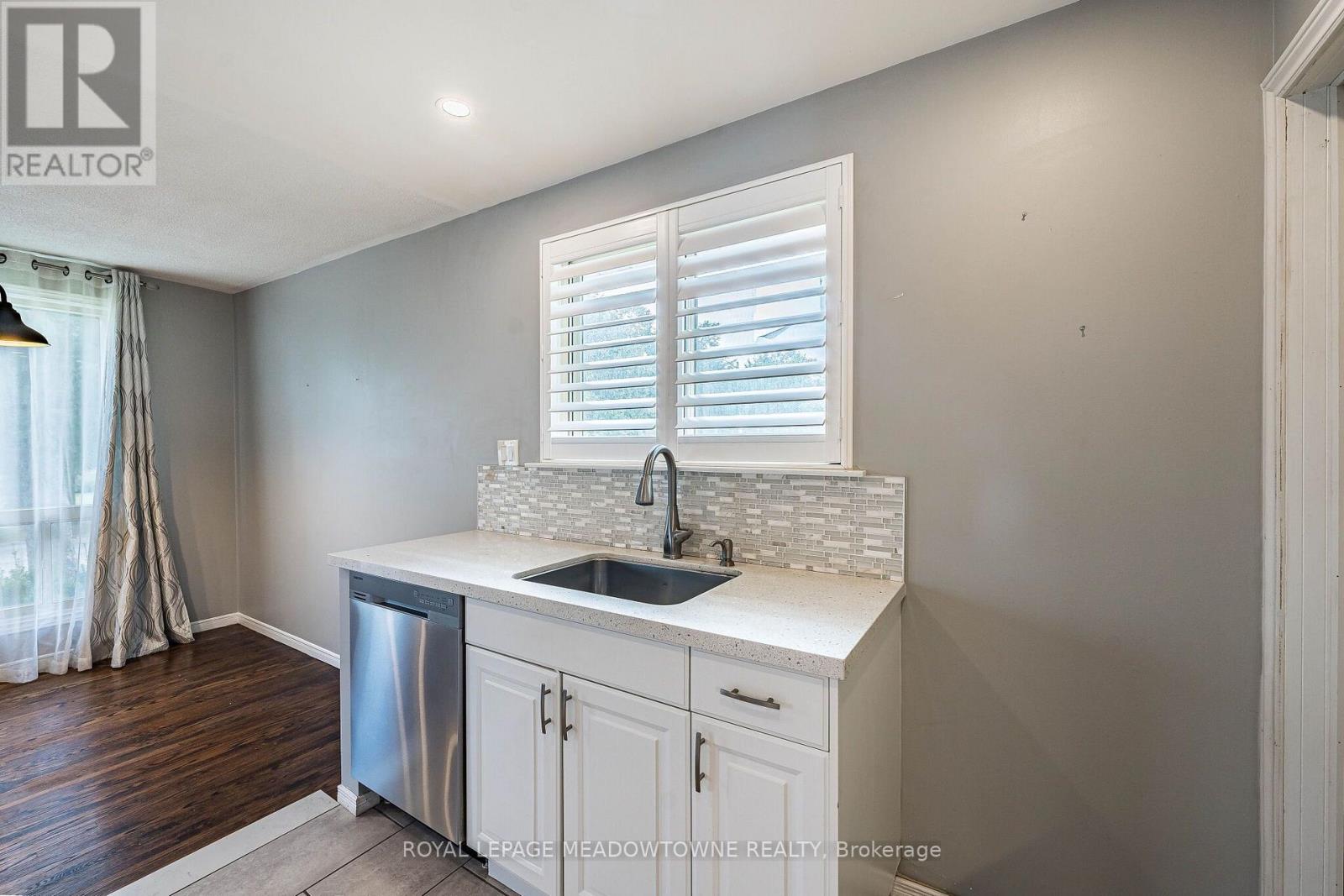 46 REIGATE AVENUE - Image 15