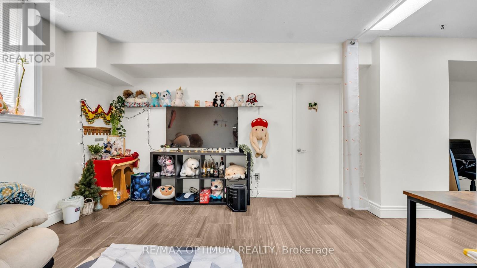 362 KINGSBRIDGE GARDEN CIRCLE - Image 33