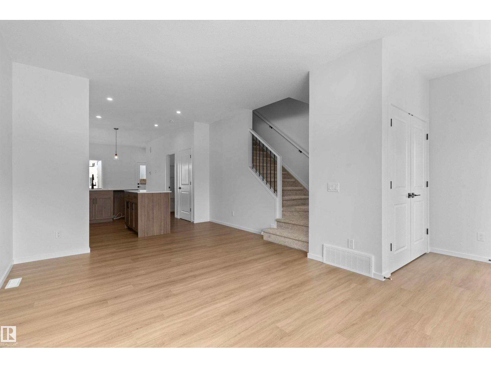 18844 28 AV NW - 15