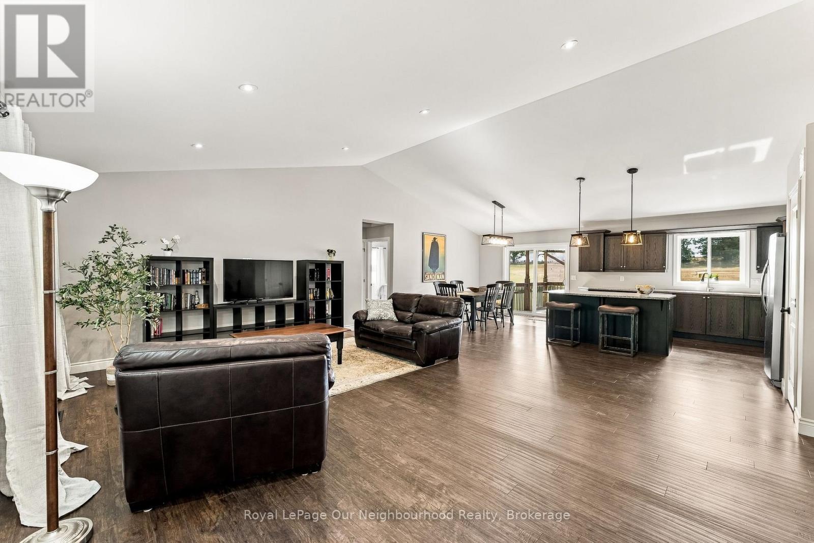 13985 DUNDONALD ROAD - 11