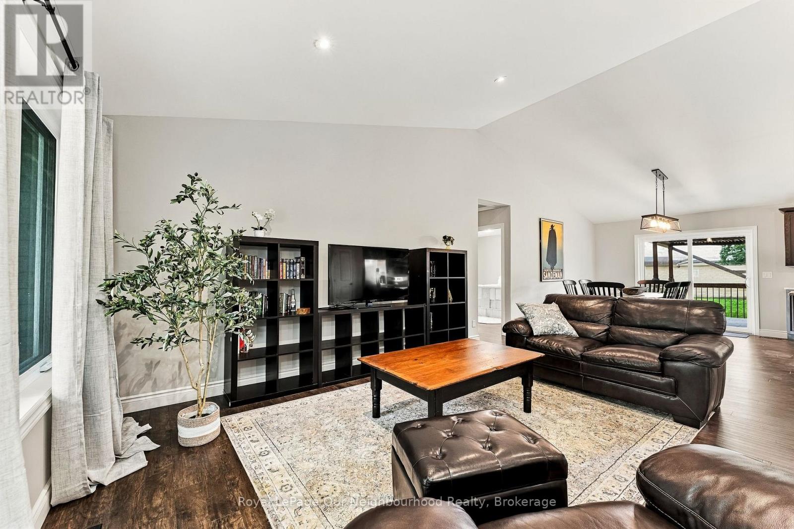 13985 DUNDONALD ROAD - 14
