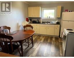 221 Curling Street thumbnail 5