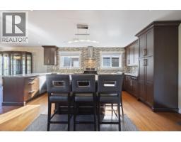8200 Burnfield Crescent, Burnaby, BC V5E3W7 Photo 14