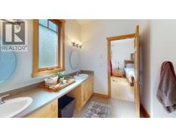 2455 Colin Crescent, Trail, BC V1R4T4 Photo 35