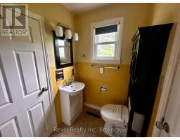 Bathroom - 8 Trailaine Road, Parry Sound Remote Area, ON P0H1A0 Photo 8