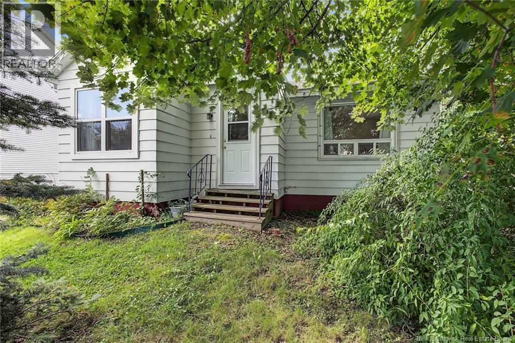 330 Dundonald Street, Fredericton, New Brunswick, E3B1X2, Fredericton, New Brunswick — photo 3 of 5