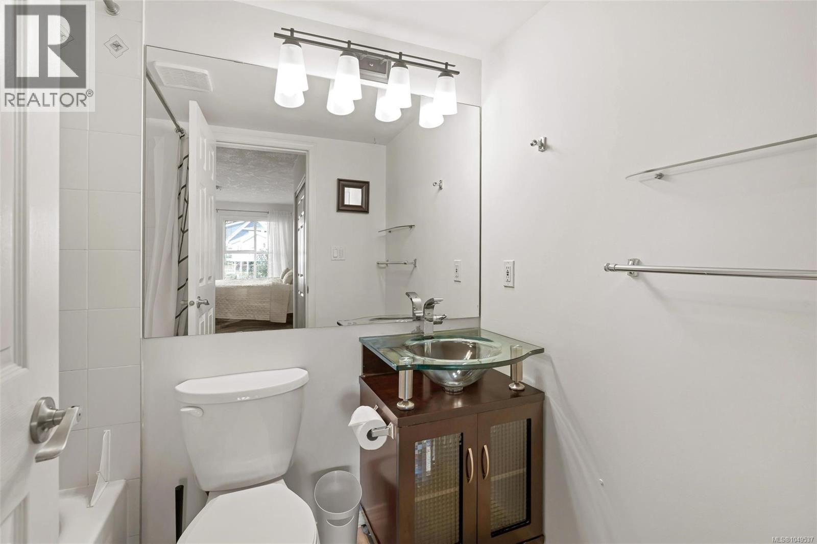 #305 1593 Begbie St - 19