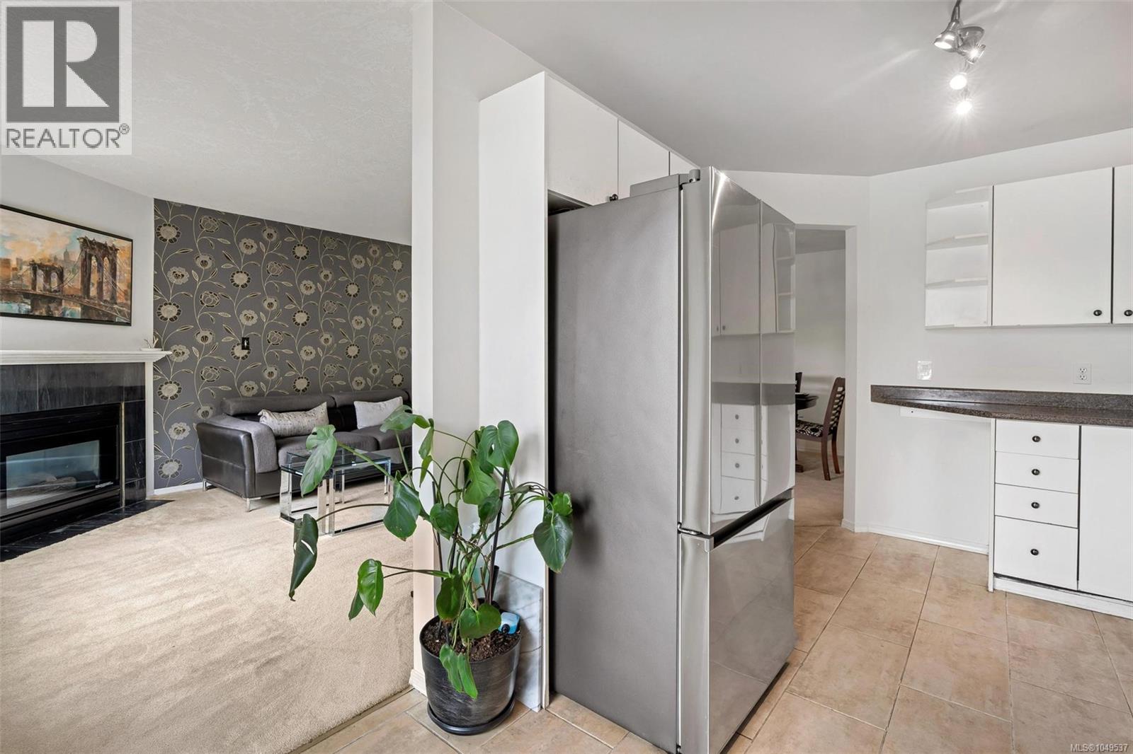 #305 1593 Begbie St - 9