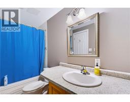 24 Fallingbrook Crescent, Lindsay, ON K9V0B3 Photo 32
