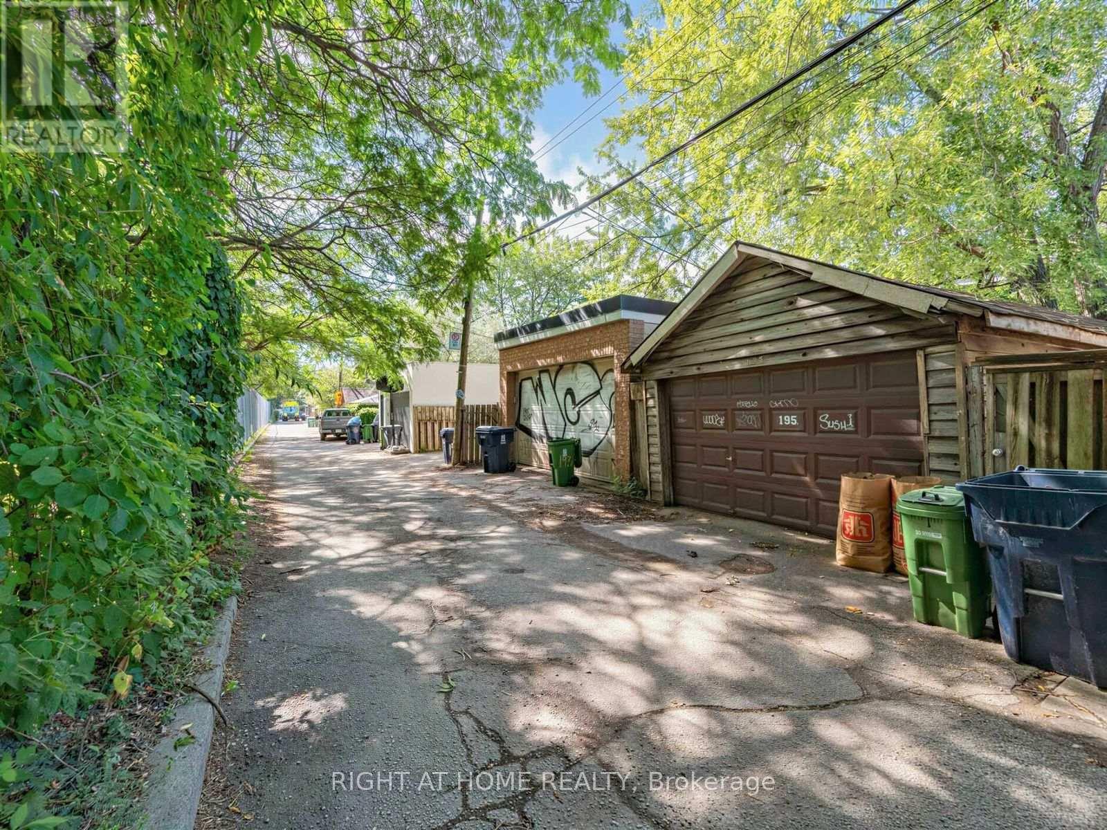 195 GRACE STREET - 22