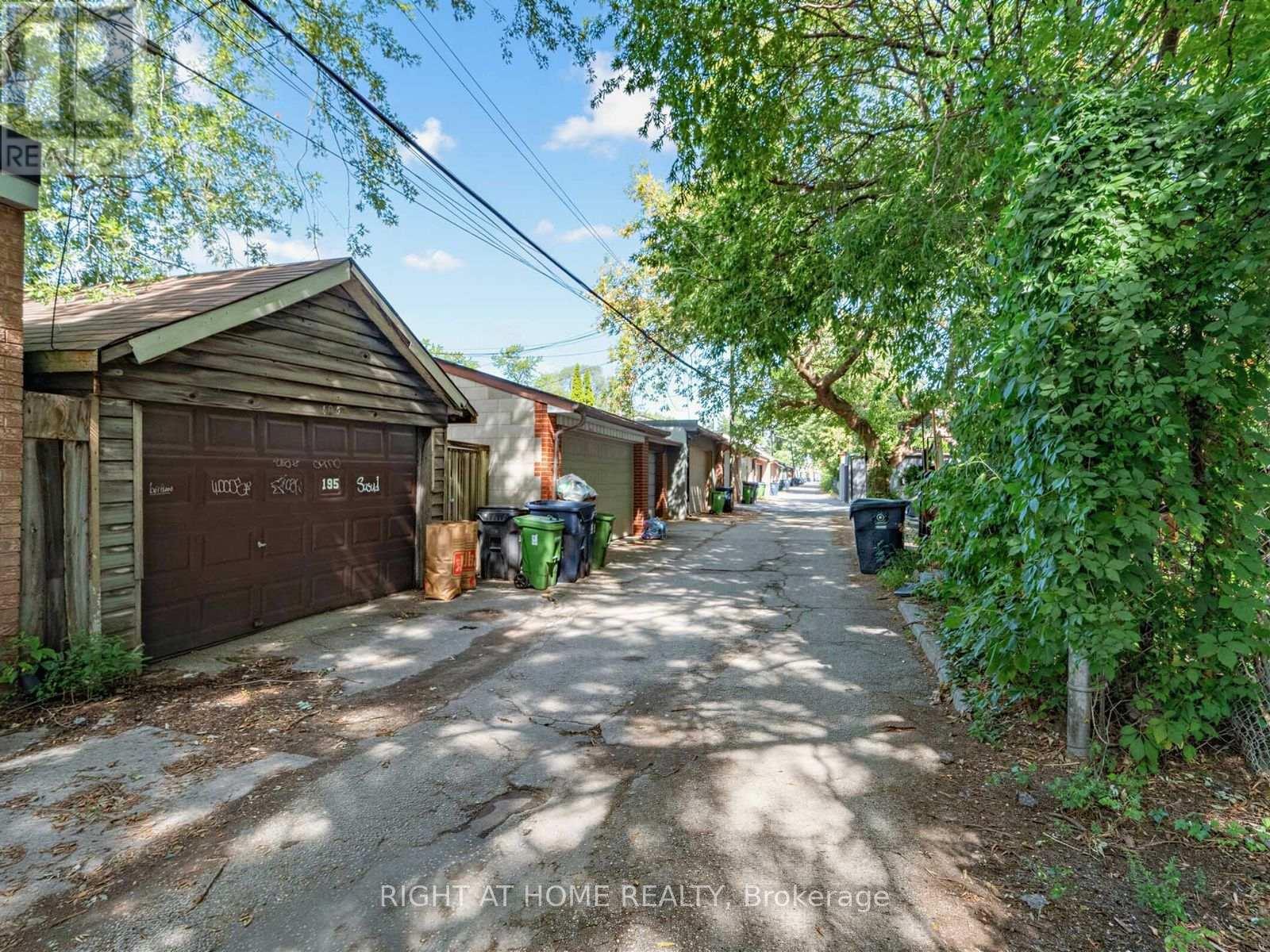195 GRACE STREET - 23