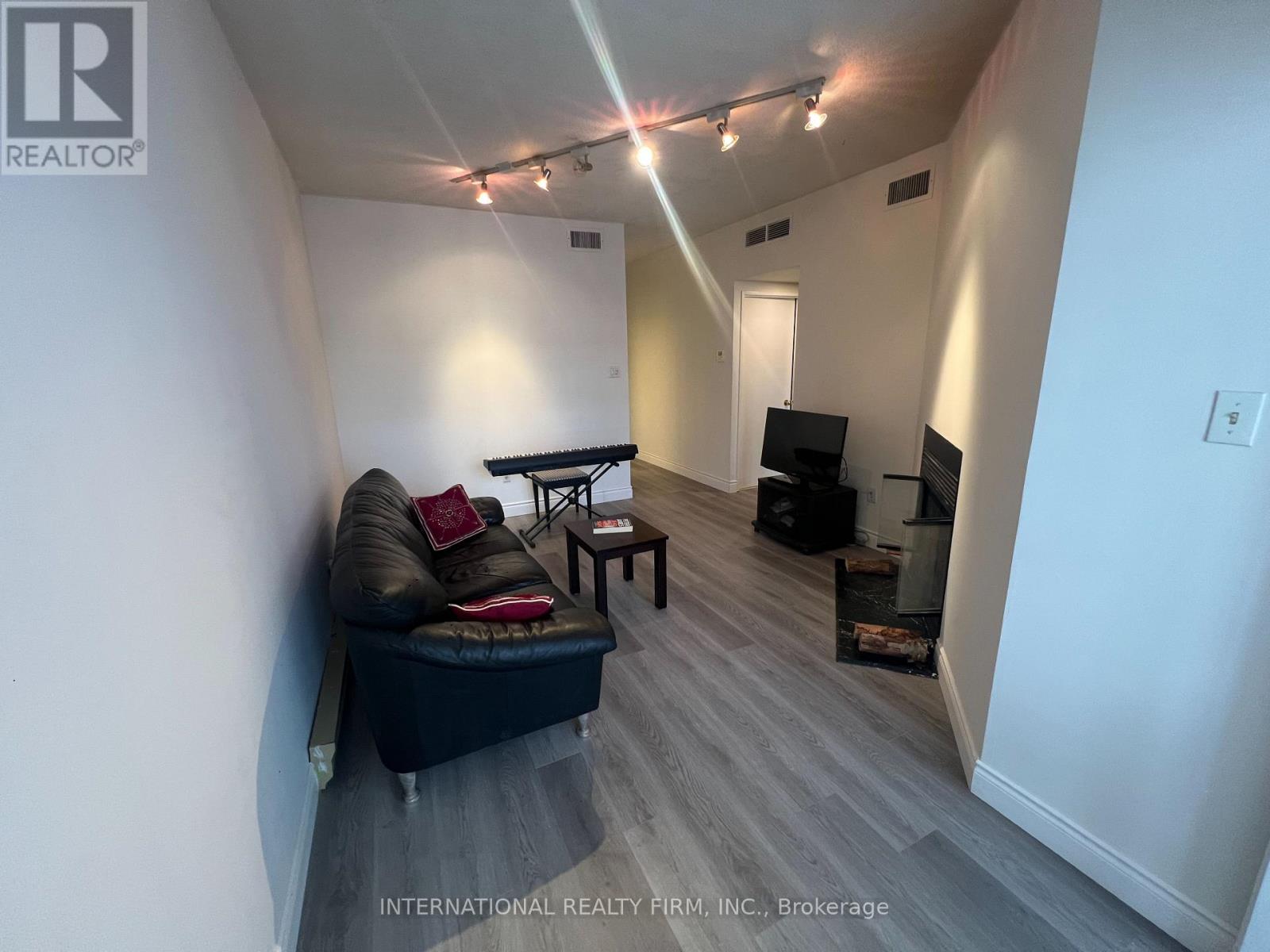 #PH5 65 SCADDING AVENUE - 5