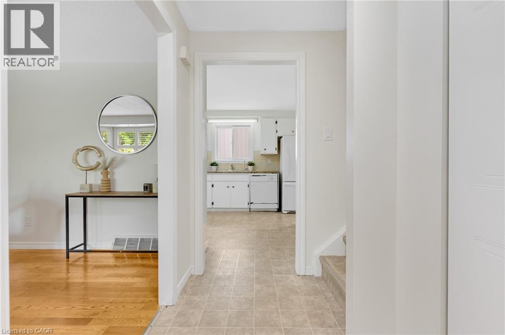 7 UNDERHILL Crescent - 9