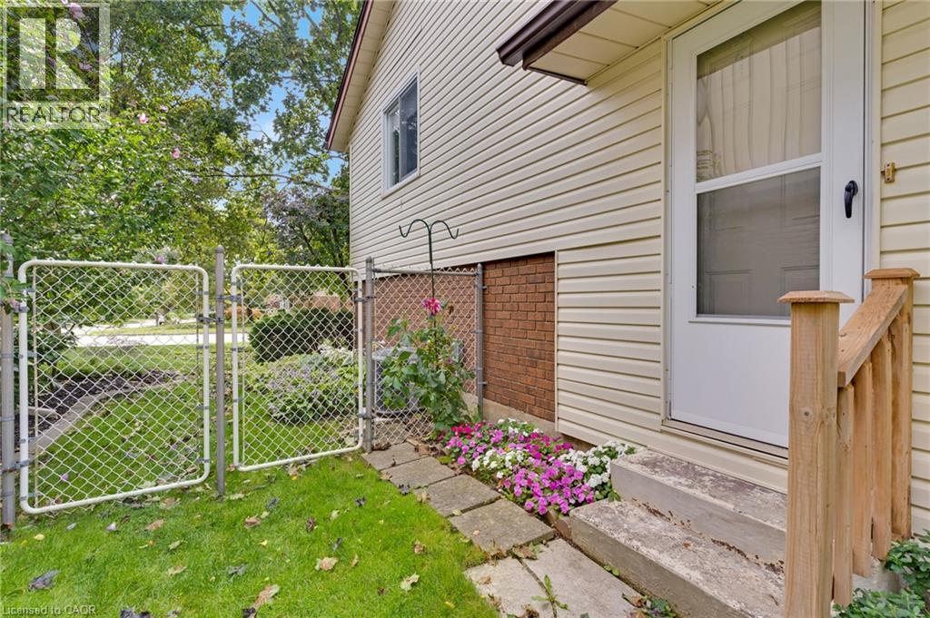 7 UNDERHILL Crescent - 27