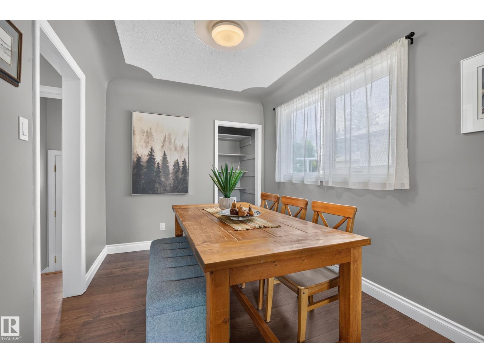 8512 74 AV NW - 10