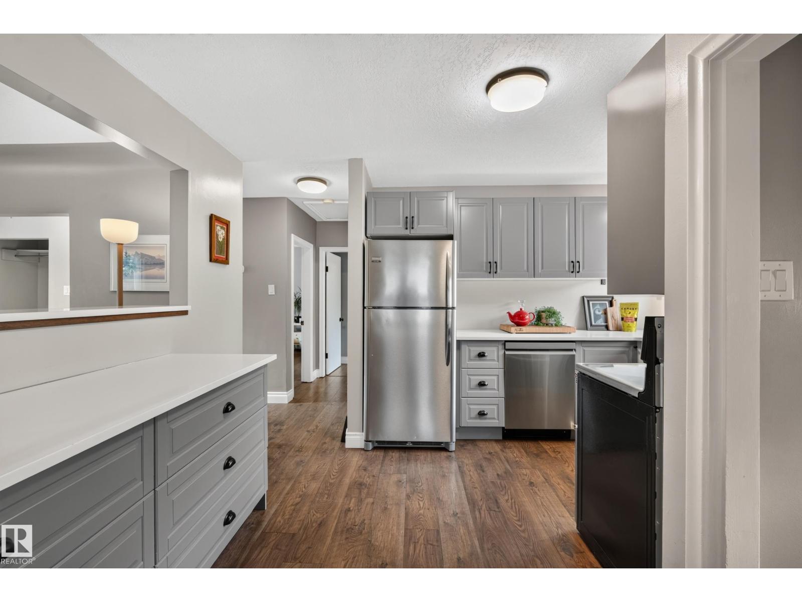 8512 74 AV NW - 12