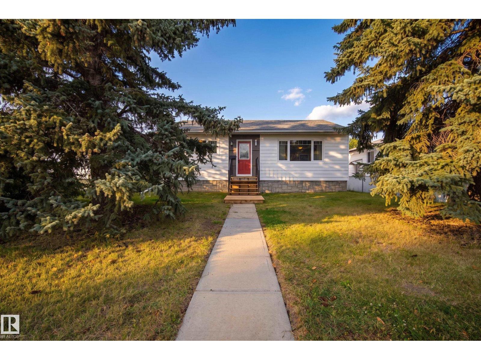 8512 74 AV NW - 2