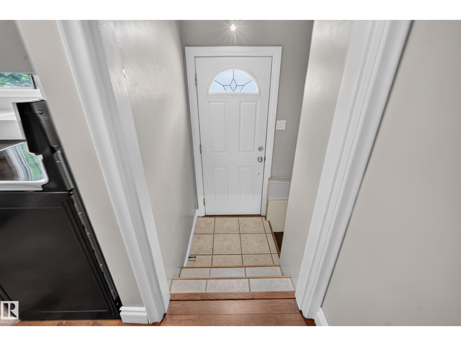 8512 74 AV NW - 23