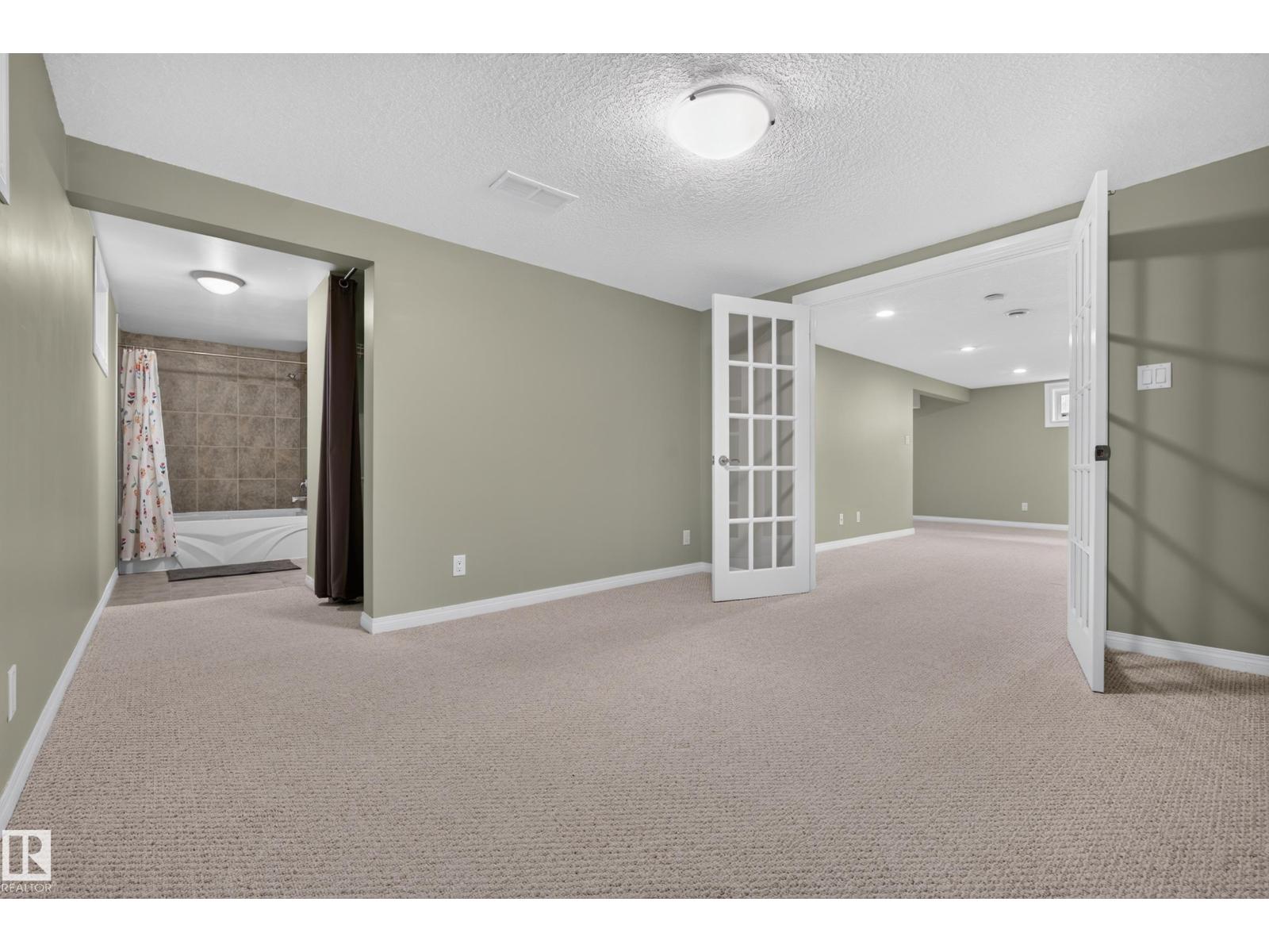 8512 74 AV NW - 28