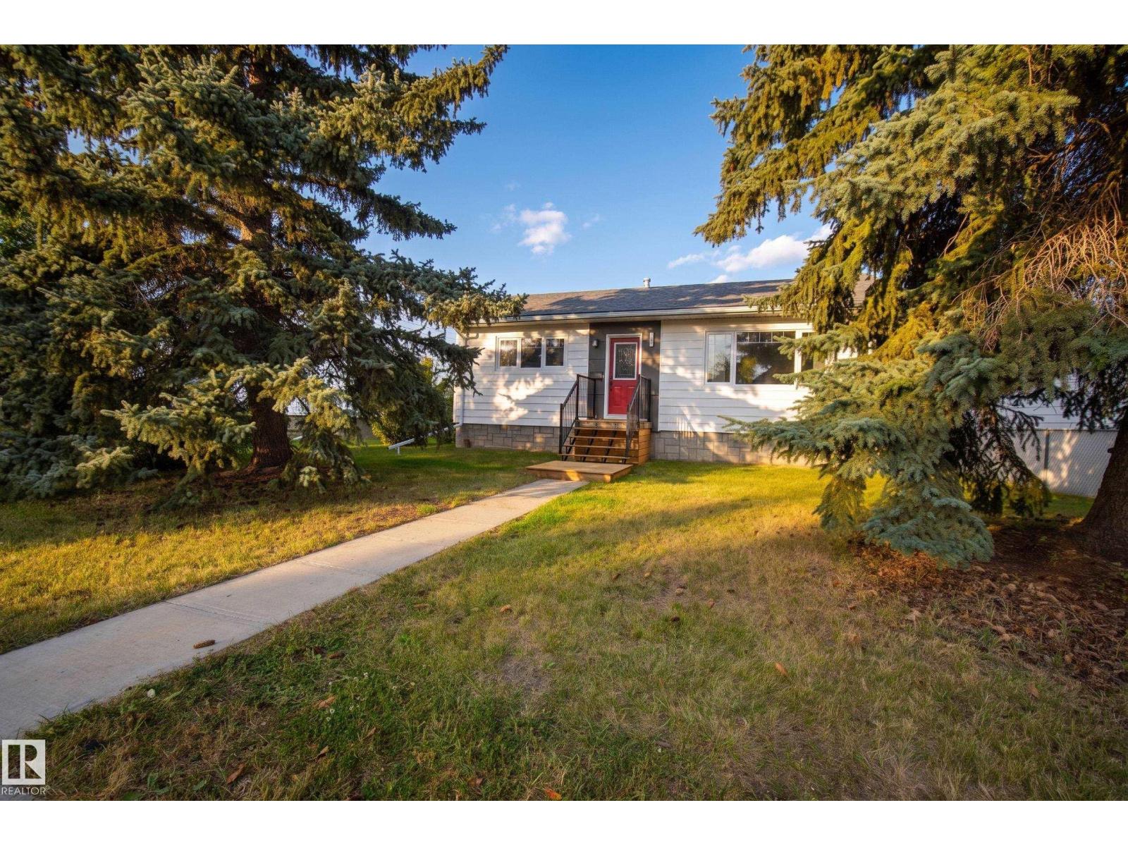 8512 74 AV NW - 3