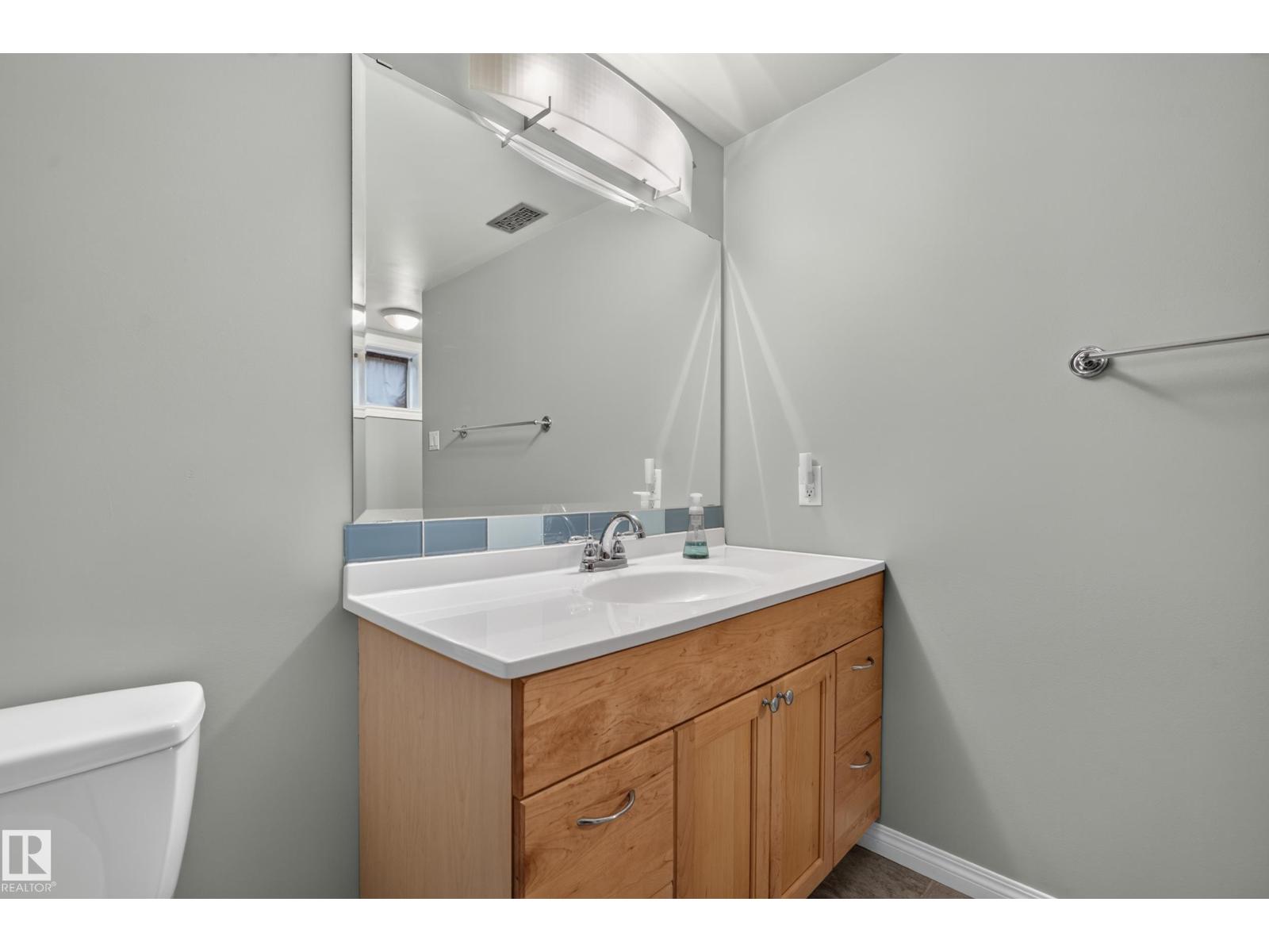 8512 74 AV NW - Image 32