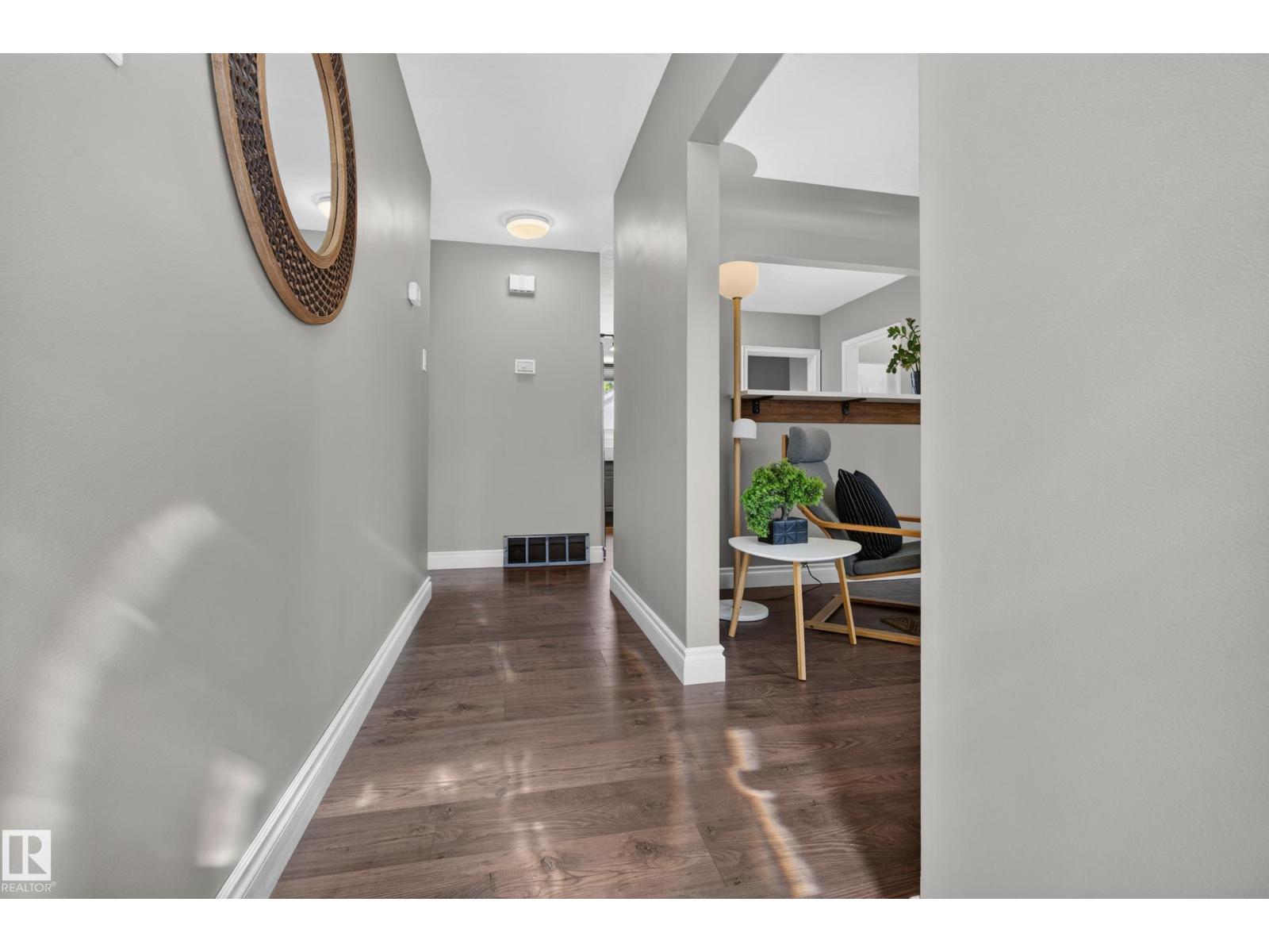 8512 74 AV NW - 5