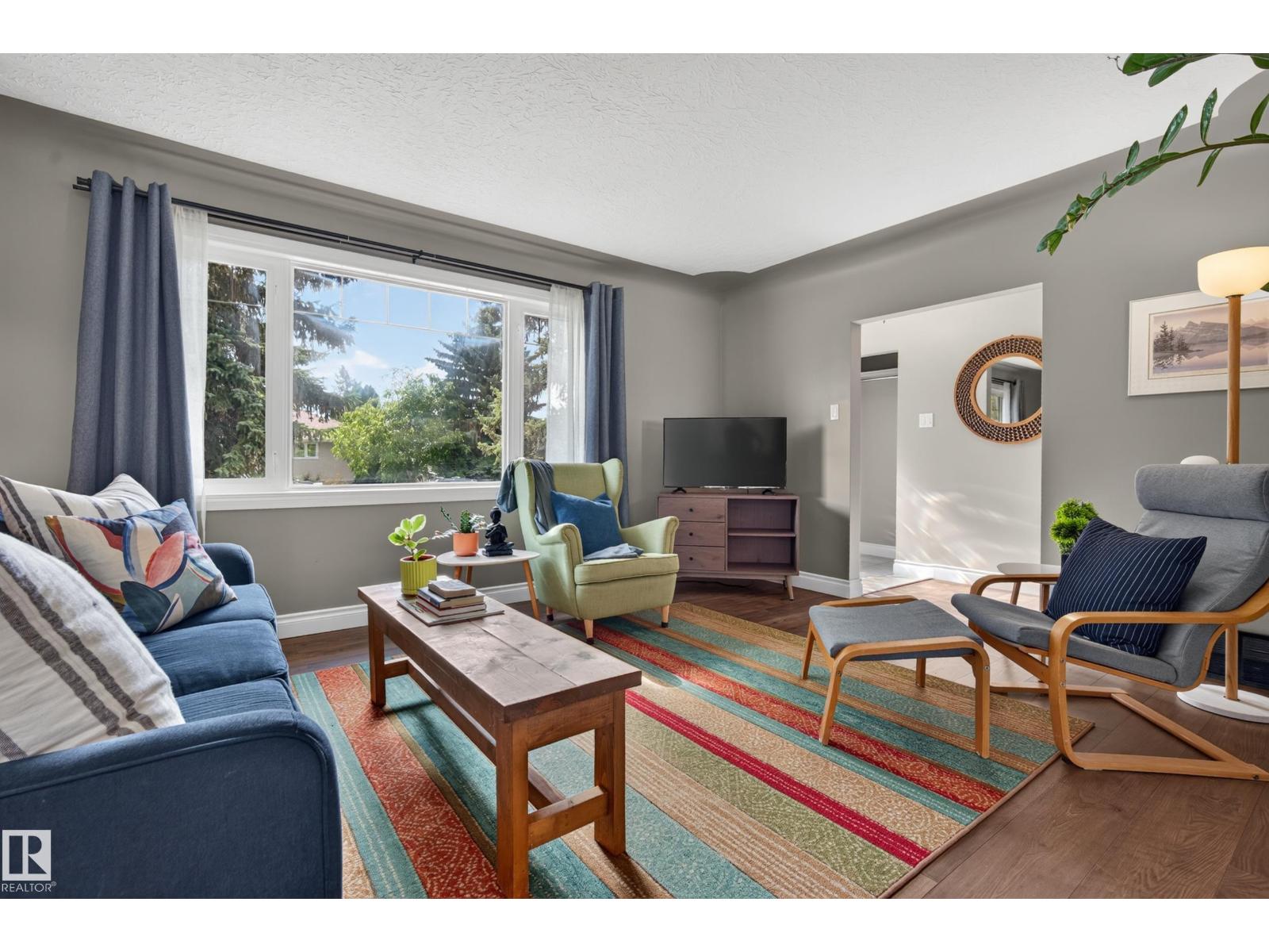 8512 74 AV NW - 8