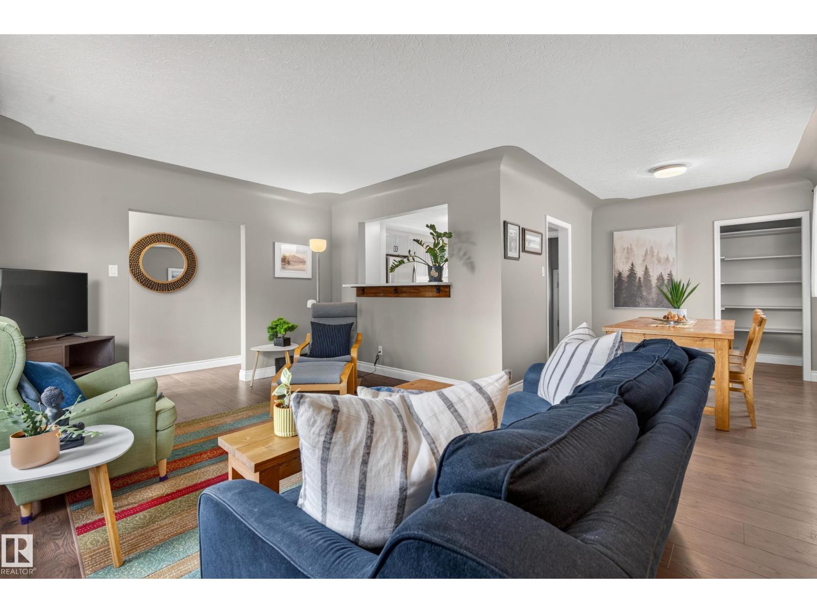 8512 74 AV NW - 9